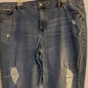 Destructed Boyfriend Jeans